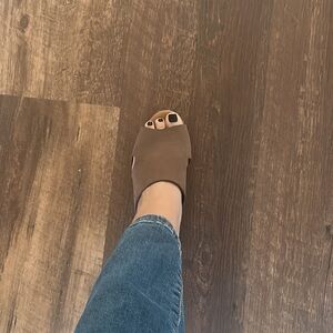 High heel leather clogs